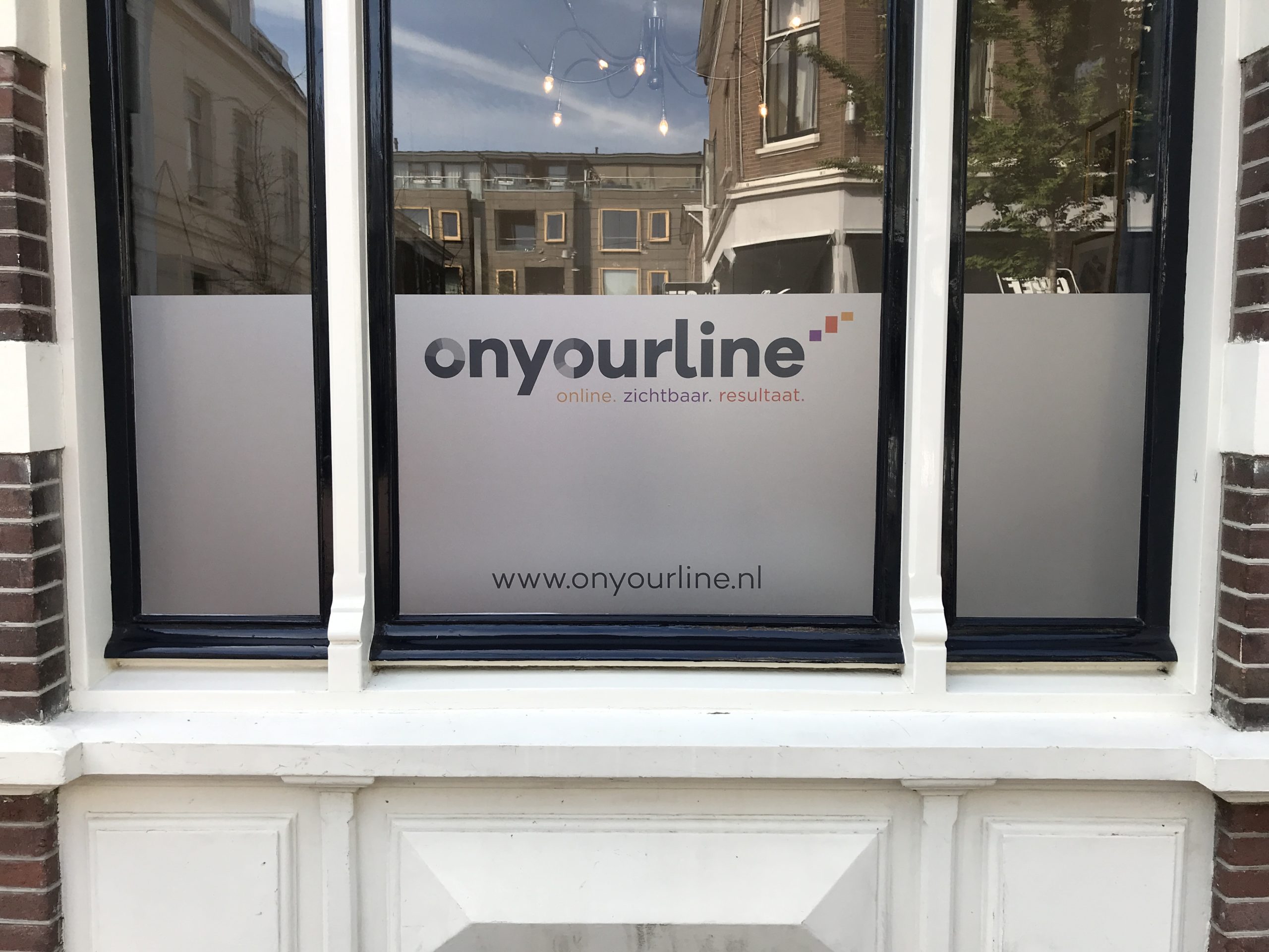 Raambelettering en raambestickering Onyourline