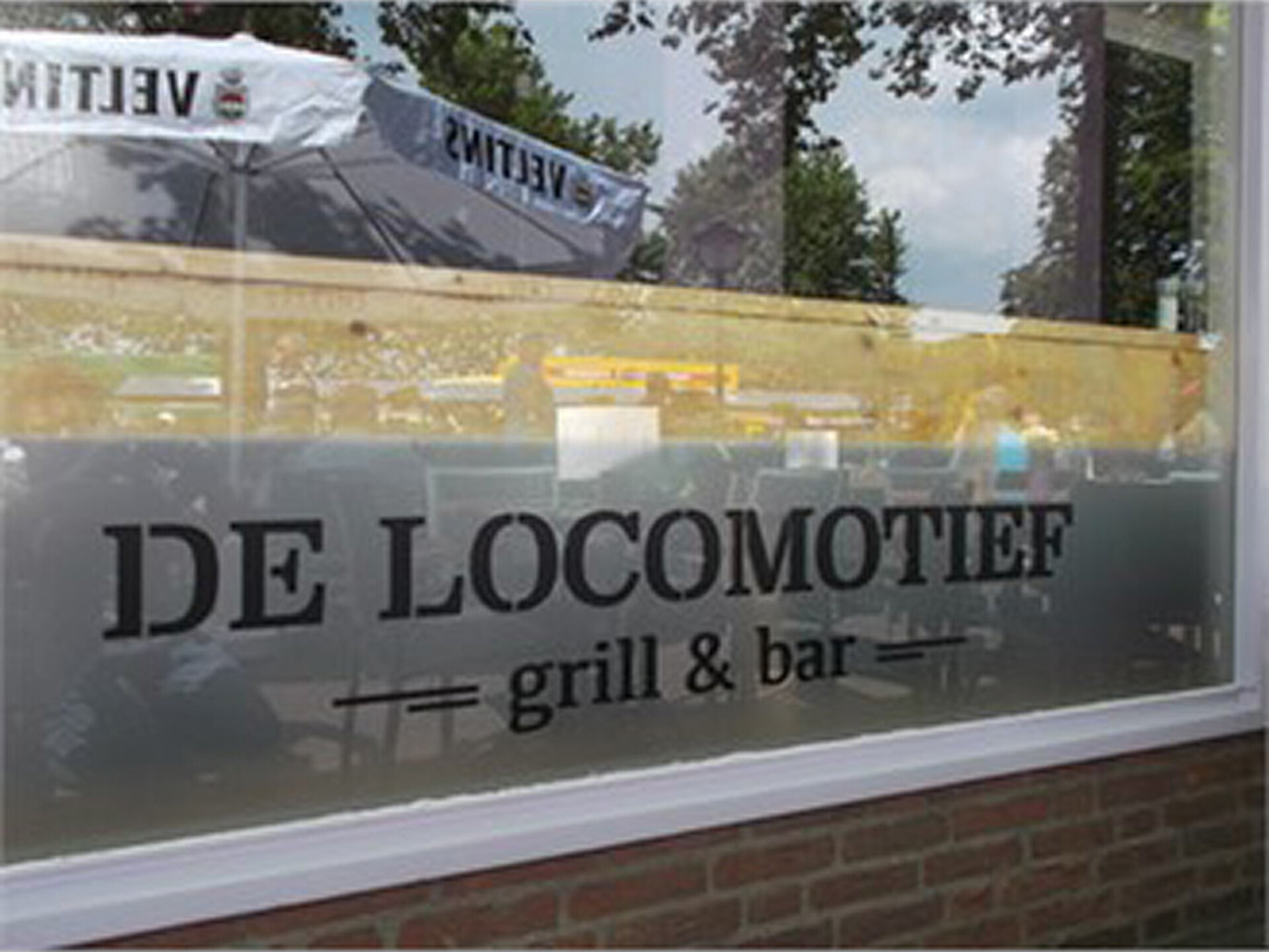 raambelettering de locomotief grill en bar tijs reclame productie