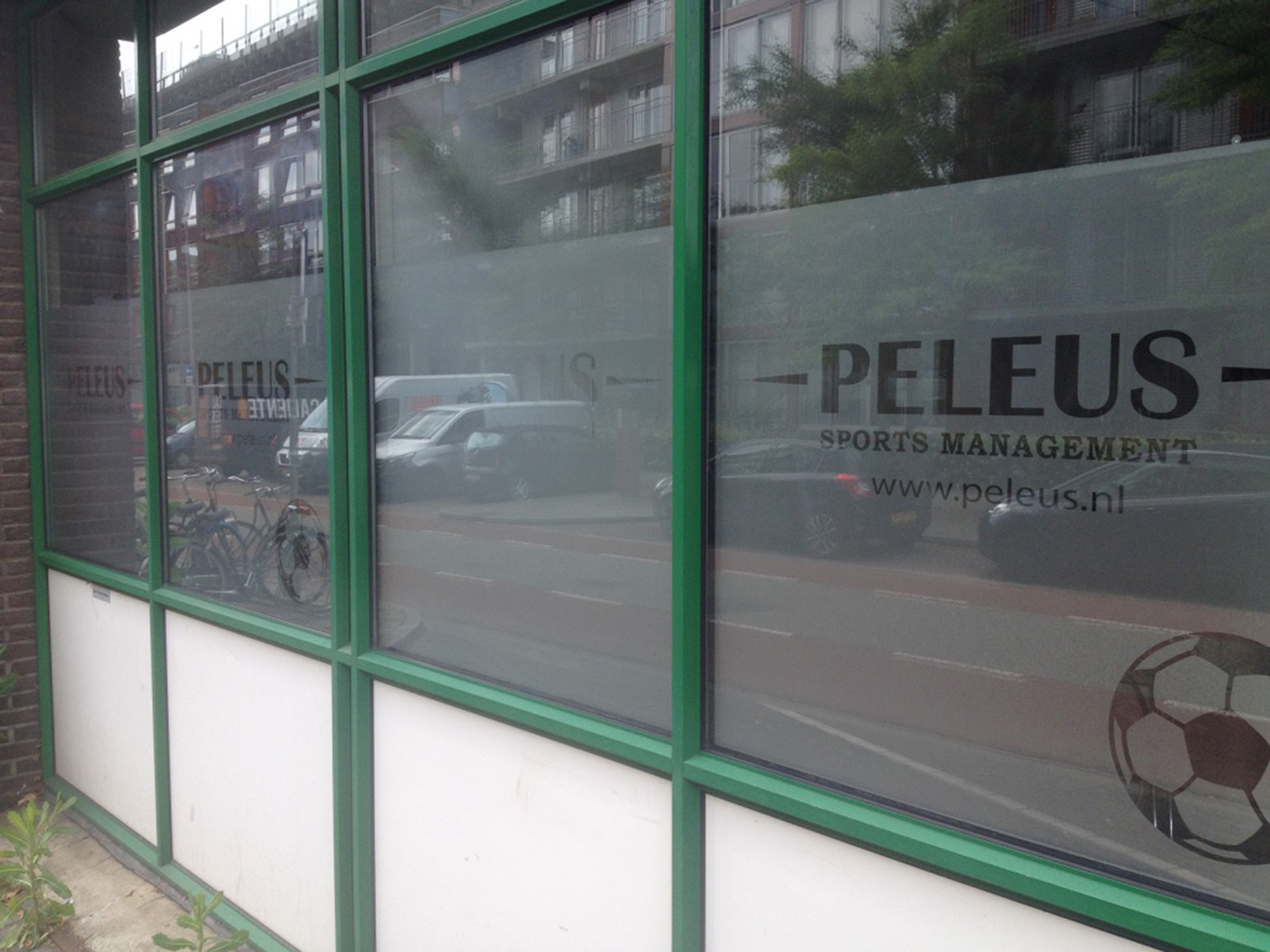raambelettering peleus sportmanagement tijs reclame productie