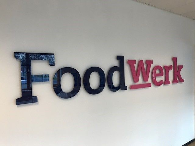 Food Werk frees letters muur tijs reclameproductie