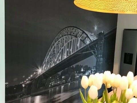 Waalbrug fotobehang in woonkamer of kantoor door Tijsreclameproductie