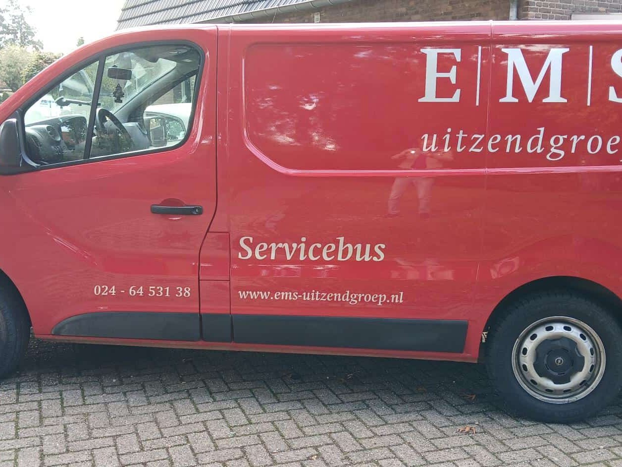 Autobelettering bedrijfsbus EMS Uitzendgroep